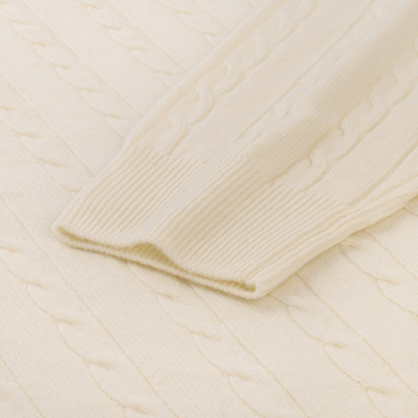 Piacenza Cashmere Crew-Neck Cable-Knit Cashmere Sweater in White - SARTALE