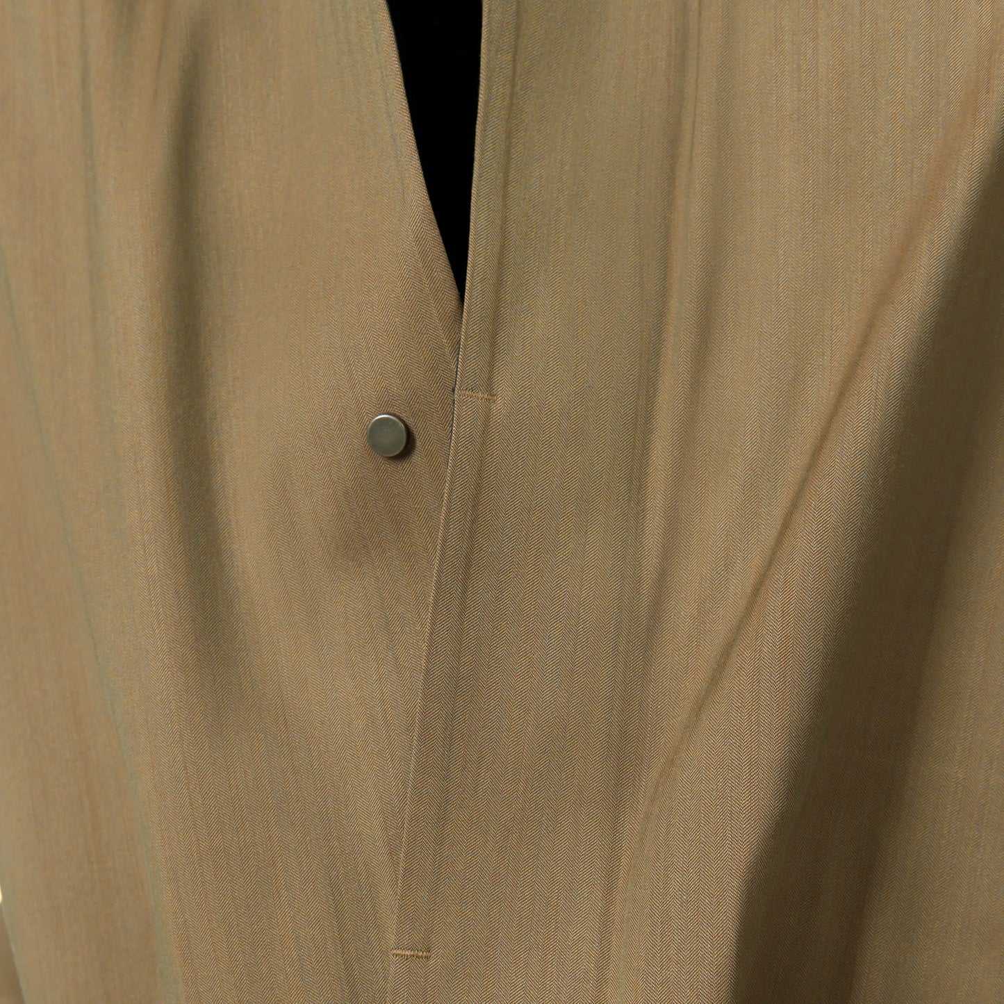Trenchcoat aus laminierter Wolle und Bio-Nylon in Sandbraun