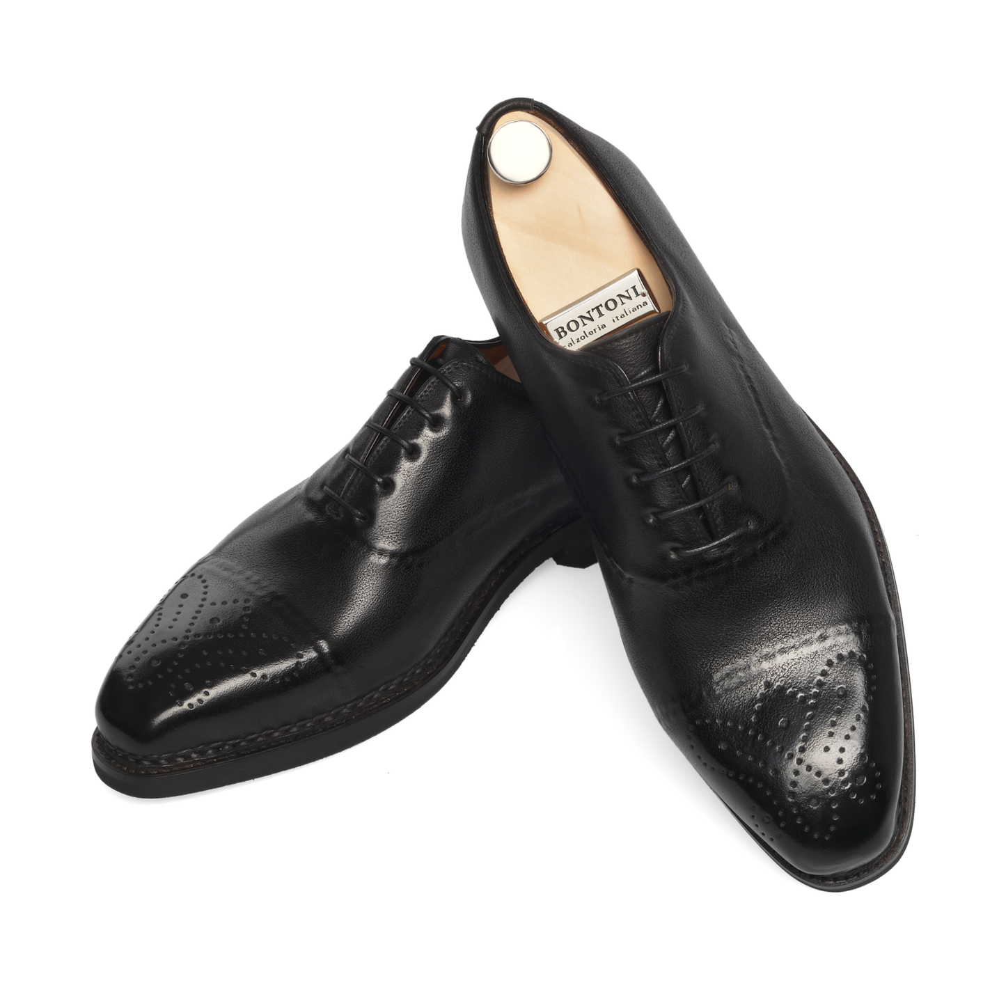 «Vittorio» Five-Eyelet Soft Leather Oxford Shoes with Reversed-Stitched Detailes and Hand-Punched Medallion in Black