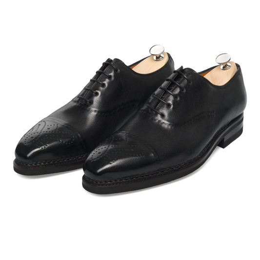 «Vittorio» Oxford-Schuhe aus weichem Leder mit fünf Ösen, umgekehrt genähten Details und handgelochtem Medaillon in Schwarz